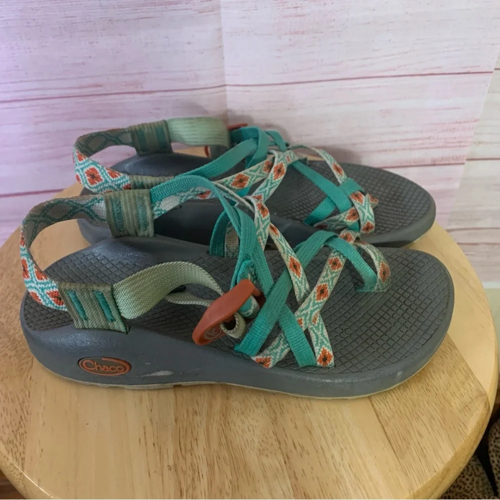 Chaco Strappy Sandals‎ Size 6